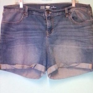 Old Navy Semi Fitted Shorts Size 16